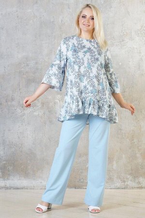 Блуза Летняя блуза свободного силуэта. Выполнена из хлопкового полотна штапель. Расцветка голубые цветы на молочном. Круглый вырез горловины. Длина рукавов от плечевой точки в 48 р 72 см, в 50-52 р 74