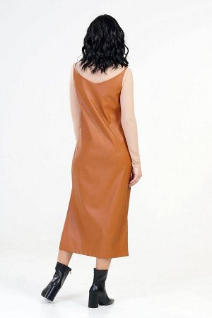 Платье Стильный сарафан свободного силуэта из эластичной эко - кожи. Расцветка рыжий. Верх модели оформлен V - образным вырезом и втачными лямками. Низ ровный, по бокам разрезы.   Стирка не рекомендуе
