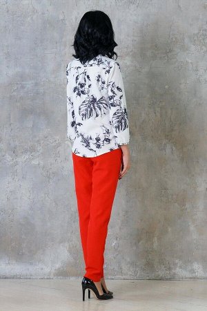 Блуза Блуза с завязкой "бант" из эластичной блузочной ткани. Расцветка черные цветы на белом. Рукава  48 см. Без застёжки. Без подклада. Низ прямой. ДИ в 42-44 р 63 см, в 46-48 р 64 см., в 50-54 р 66 