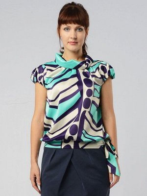 Блуза Яркая блуза, свободного силуэта, расцветка бирюзово-фиолетовый орнамент на бежевом, с короткими рукавами - "фонариками". На небольшом круглом вырезе горловины элегантный ворот- "хомут", от котор
