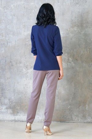 Блуза Красивая блуза из эластичной блузочной ткани. Расцветка тёмно-синий. Ворот декорирован рюшей и завязкой. Рукава 47 см. Низ прямой. ДИ в 42-44 р 65 см, в 46-48 р 66 см, в 50-52 р 67 см, в 54 р 68
