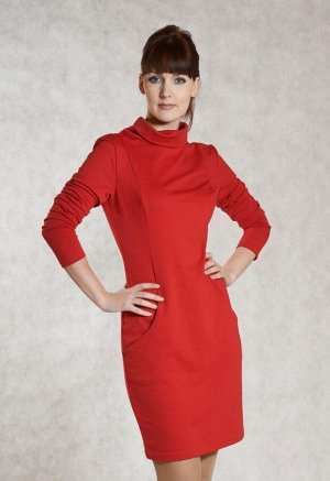 Платье Платье приталенного силуэта, выполнено из плотного трикотажного полотна сложного красного цвета. Невысокий воротник стойка с отворотом, длинный втачной рукав заужен к низу. Перед платья декорир