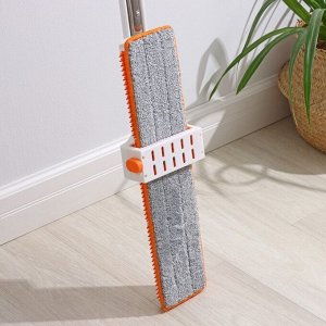 Швабра с отжимом, водосгоном и щёткой Raccoon, 2 насадки из микрофибры 50x11 см, стальная ручка 141 см