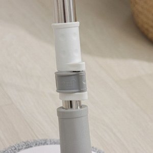 Швабра с отжимом и ведром Raccoon, ведро с подачей воды 19.5x31 см, швабра 23x135 см, насадка из микрофибры d=23 см