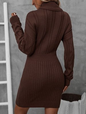 Платье-свитер фактурной вязки со спущенным плечом
