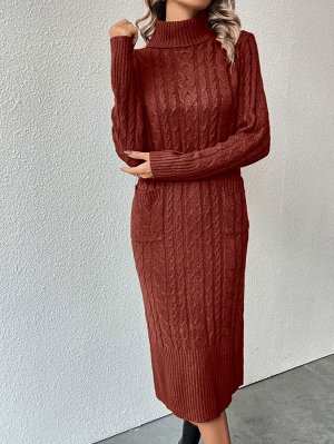 Платье-свитер фактурной вязки с высоким воротником с карманом без пояса