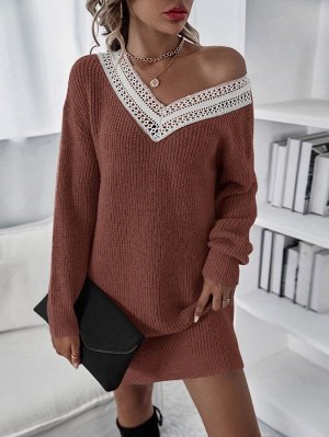 Платье-свитер с гипюровой кружевной отделкой со спущенным плечом