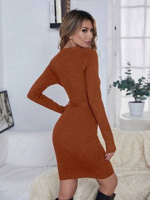 Облегающее платье-свитер с поясом вязаный в рубчик