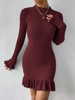 Платье-свитер с воротником-стойкой с рукавами-воланами с оборками без пояса