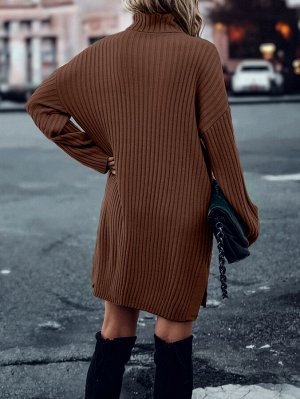 Платье-свитер с высоким воротником со спущенным плечом без пояса