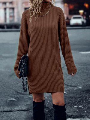 Платье-свитер с высоким воротником со спущенным плечом без пояса