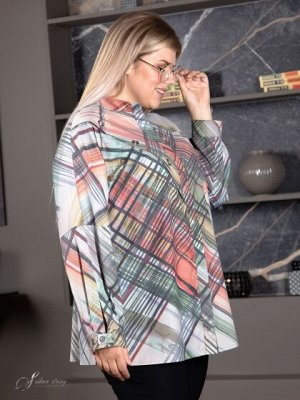 Блузка Эффектный блузон Т-образного силуэта изготовлен из эластичной ткани с высоким содержанием хлопка. Изделие с цельнокроеным рукавом и воротником - стойкой. Геометрический рисунок ткани поддержива