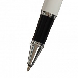 Ручка подарочная шариковая в кожзам футляре ПБ IM, корпус белый с серебром