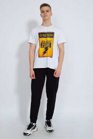 Футболка Футболка Kivviwear 1010/11 белый 
Состав: Хлопок-92%; Эластан-8%;
Сезон: Осень-Зима
Рост: 170

Джемпер мужской классического кроя. Принт методом термопереноса, цифровая печать. Ткань кулирна