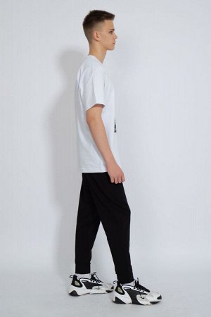 Футболка Футболка Kivviwear 1001/20 белый 
Состав: Хлопок-92%; Эластан-8%;
Сезон: Осень-Зима
Рост: 170

Джемпер свободного кроя, оверсайз. Удлиненный рукав, c завышенной горловиной. Ткань кулирная гл