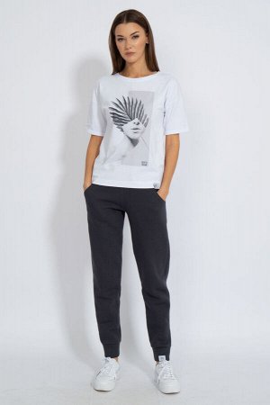 Футболка Футболка Kivviwear 4026/87 белый 
Состав: Хлопок-92%; Эластан-8%;
Сезон: Осень-Зима
Рост: 170

Джемпер свободного кроя. Удлиненный рукав, с подворотом. Принт методом термопереноса, цифровая 