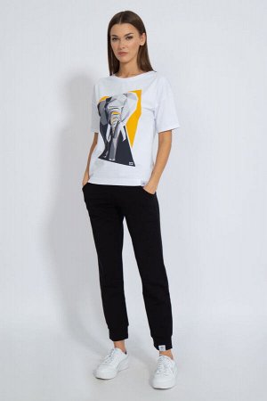 Футболка Футболка Kivviwear 4026/90 белый 
Состав: Хлопок-92%; Эластан-8%;
Сезон: Осень-Зима
Рост: 170

Джемпер свободного кроя. Удлиненный рукав, с подворотом. Принт методом термопереноса, цифровая 