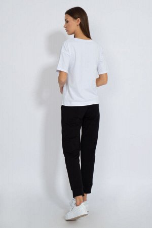 Футболка Футболка Kivviwear 4026/90 белый 
Состав: Хлопок-92%; Эластан-8%;
Сезон: Осень-Зима
Рост: 170

Джемпер свободного кроя. Удлиненный рукав, с подворотом. Принт методом термопереноса, цифровая 