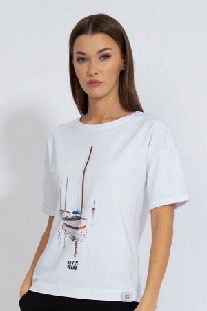 Футболка Футболка Kivviwear 4026/91 белый 
Состав: Хлопок-92%; Эластан-8%;
Сезон: Осень-Зима
Рост: 170

Джемпер свободного кроя. Удлиненный рукав, с подворотом. Принт методом термопереноса, цифровая 