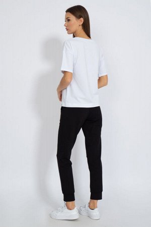 Футболка Футболка Kivviwear 4026/91 белый 
Состав: Хлопок-92%; Эластан-8%;
Сезон: Осень-Зима
Рост: 170

Джемпер свободного кроя. Удлиненный рукав, с подворотом. Принт методом термопереноса, цифровая 