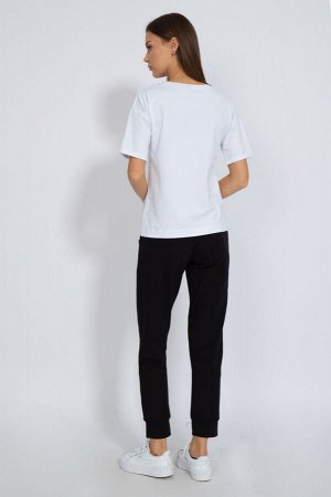 Футболка Футболка Kivviwear 4026/92 белый 
Состав: Хлопок-92%; Эластан-8%;
Сезон: Осень-Зима
Рост: 170

Джемпер свободного кроя. Удлиненный рукав, с подворотом. Принт методом термопереноса, цифровая 
