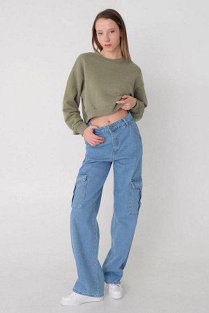Легкие джинсы широкого кроя с высокой талией и карманами