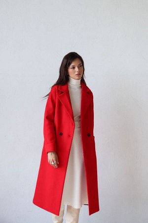 Пальто-реглан с накладными карманами красное