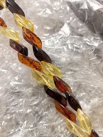 Арт.700411226 Очаровательные бусы из натурального янтаря трёх цветов «Оливки мелкие»