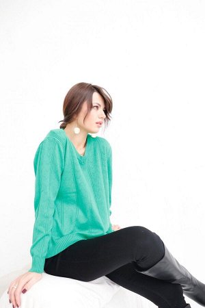 Пуловер с галочками зелёный