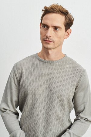 Стильный серый трикотажный свитер стандартного кроя из жаккарда спереди с защитой от появления катышек