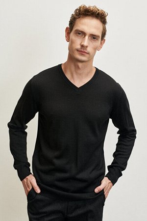 Повседневный черный трикотажный свитер стандартного кроя с V-образным вырезом из шерсти