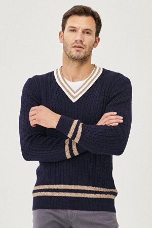 Трикотажный свитер стандартного кроя с V-образным вырезом и узором темно-синего цвета цвета экрю
