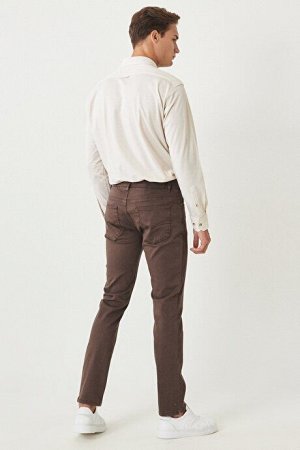 Удобные зауженные коричневые брюки, растягивающиеся во всех направлениях на 360 градусов