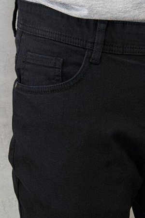 Удобные облегающие черные брюки, растягивающиеся на 360 градусов во всех направлениях
