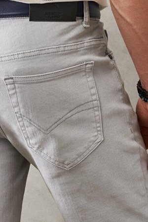 Удобные зауженные серые брюки, растягивающиеся во всех направлениях на 360 градусов