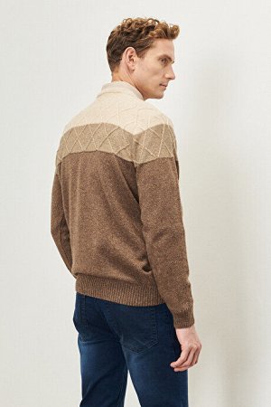 Стандартный крой, стандартный крой, круглый вырез, шерстяной бежево-коричневый трикотажный свитер с цветными блоками