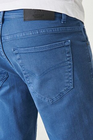 Удобные прочные облегающие брюки индиго подгонки Slim Fit с растяжением на 360 градусов во всех направлениях