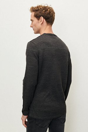 Трикотажный свитер стандартного кроя с круглым вырезом и вырезом под горло с текстурой цвета антрацит-меланж