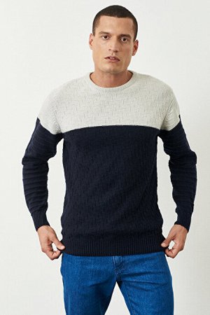 Шерстяной свитер стандартного кроя с круглым вырезом и узором цвета экрю-темно-синий трикотаж