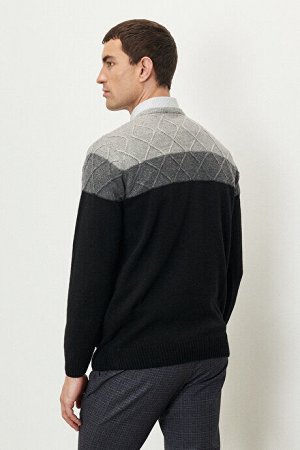 Серо-черный шерстяной свитер стандартного кроя с круглым вырезом и цветными блоками