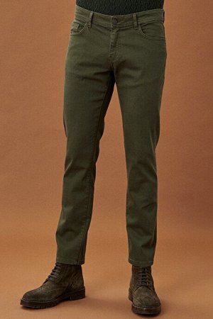 Зеленые брюки облегающего кроя облегающего кроя, эластичные на 360 градусов во всех направлениях
