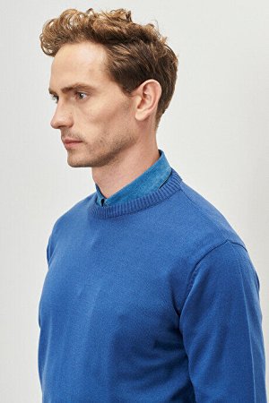 Трикотажный свитер цвета индиго стандартного кроя с круглым вырезом и круглым вырезом