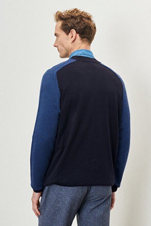 Жаккардовый жаккардовый свитер с высоким воротником стандартного кроя темно-синего цвета из трикотажа