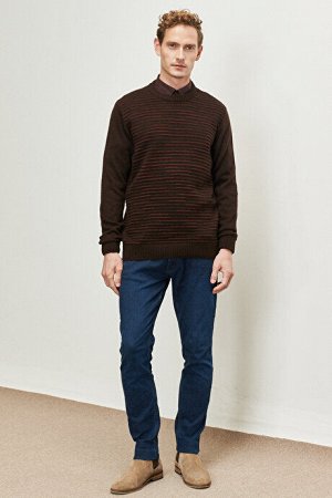 Стандартный крой Нормальный крой с круглым вырезом Коричнево-бордовый трикотажный свитер