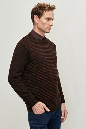 Стандартный крой Нормальный крой с круглым вырезом Коричнево-бордовый трикотажный свитер