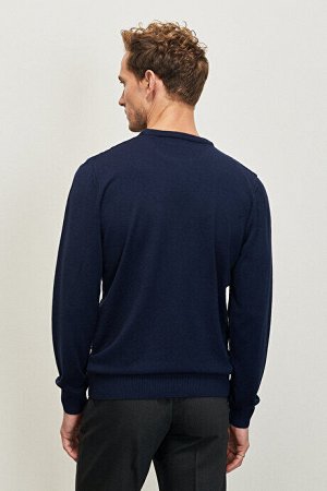 Темно-синий трикотажный свитер стандартного кроя с текстурированной передней частью и антипиллинговым покрытием