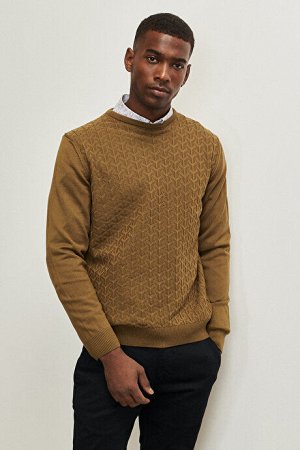 Трикотажный свитер цвета хаки стандартного кроя с текстурой спереди и защитой от скатывания катышек