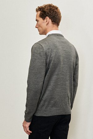 Серый трикотажный свитер стандартной посадки с антипиллинговым покрытием и текстурой спереди