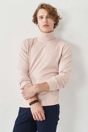 Теплый хлопковый розовый трикотажный свитер с высоким воротником стандартного кроя
