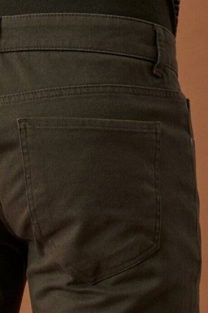 Брюки чинос Slim Fit с пятью карманами из плотной ткани цвета хаки